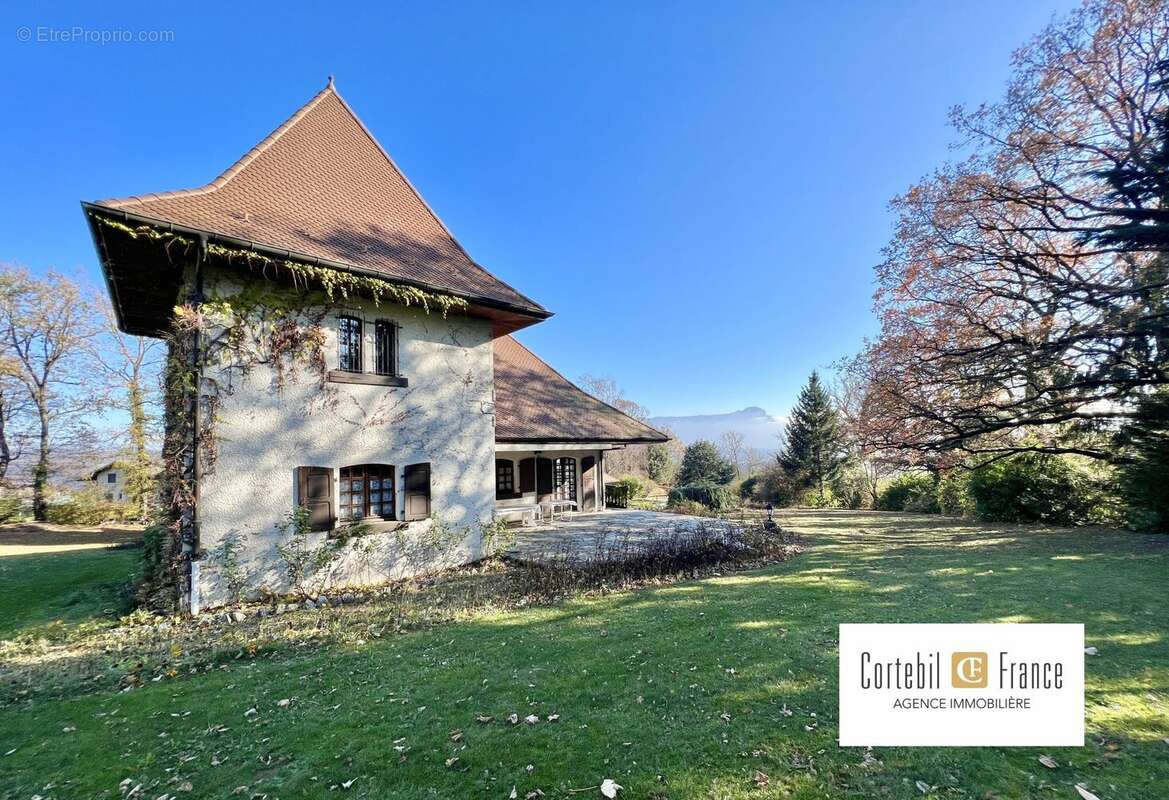 Maison à CRUSEILLES