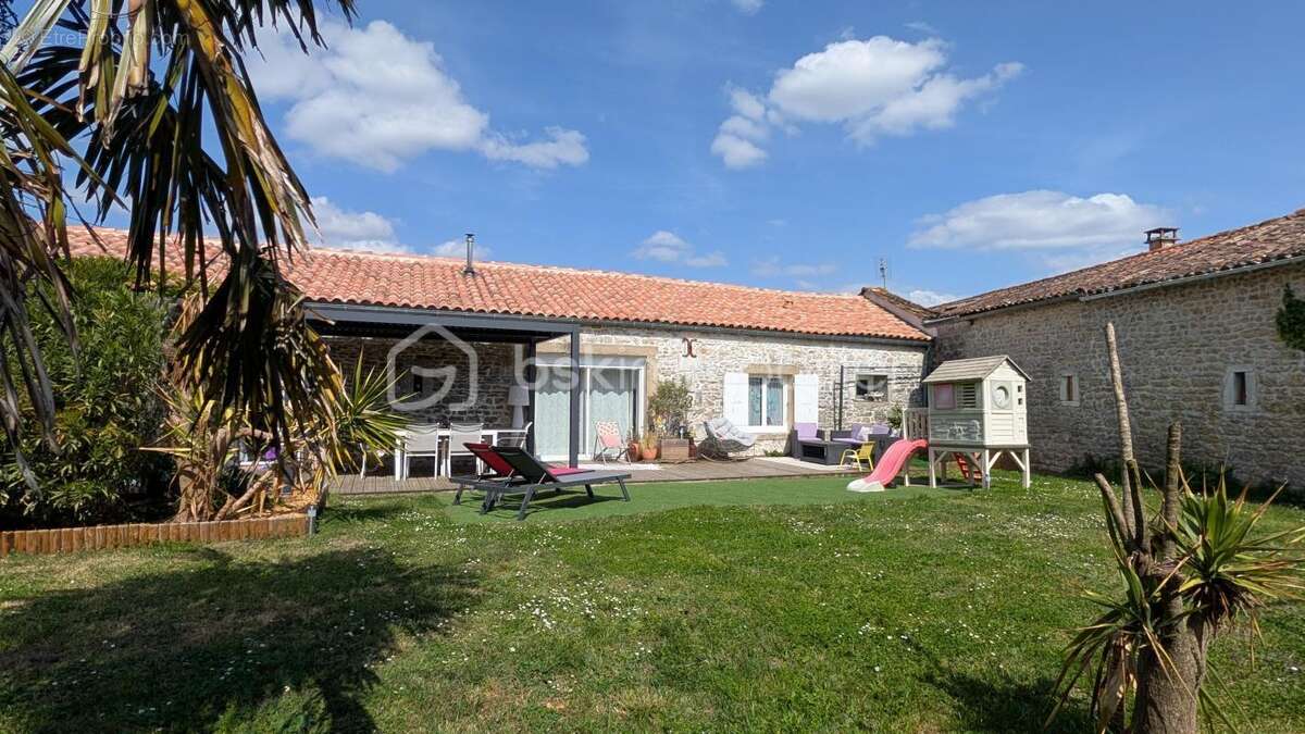 Maison à LA GRIPPERIE-SAINT-SYMPHORIEN