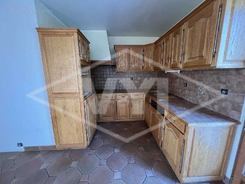 Maison 220 m² à Quincy-Sous-Senart  - photo 3