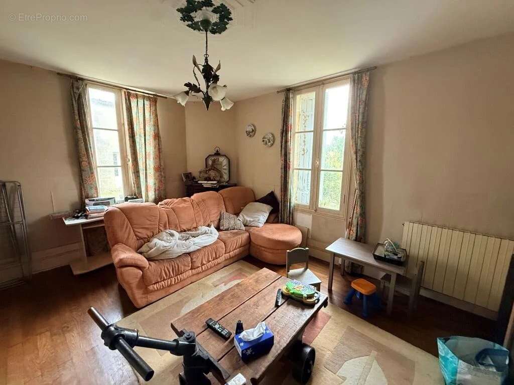 Maison à CIVRAC-DE-BLAYE