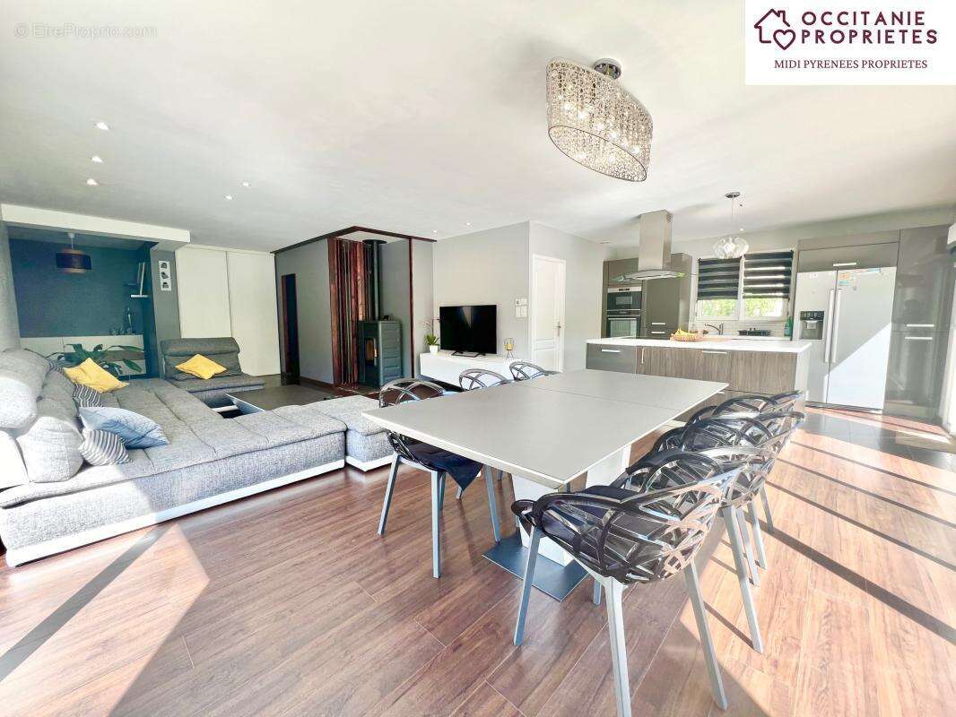 Maison à MONTBRUN-BOCAGE