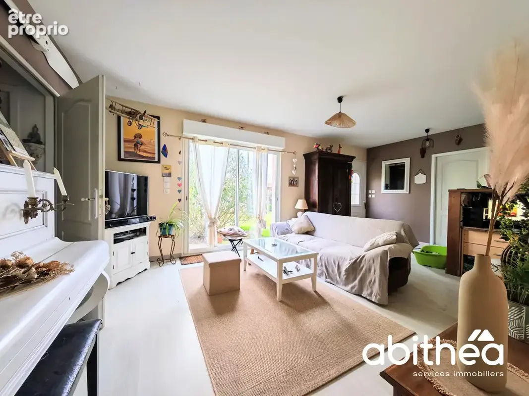 L'agence ABITHEA Libourne vous ouvre les portes d’un véritable cocon familial à Galgon… - photo 2
