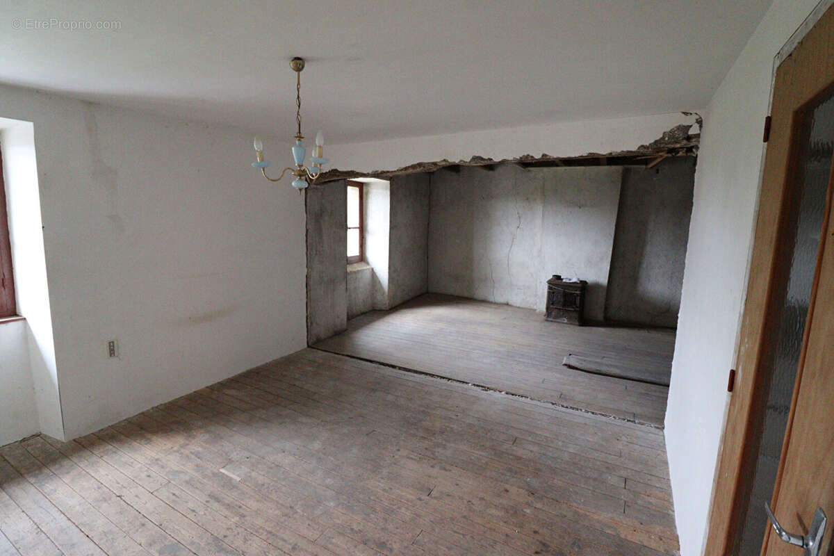 Maison à SAINT-SORNIN-LEULAC