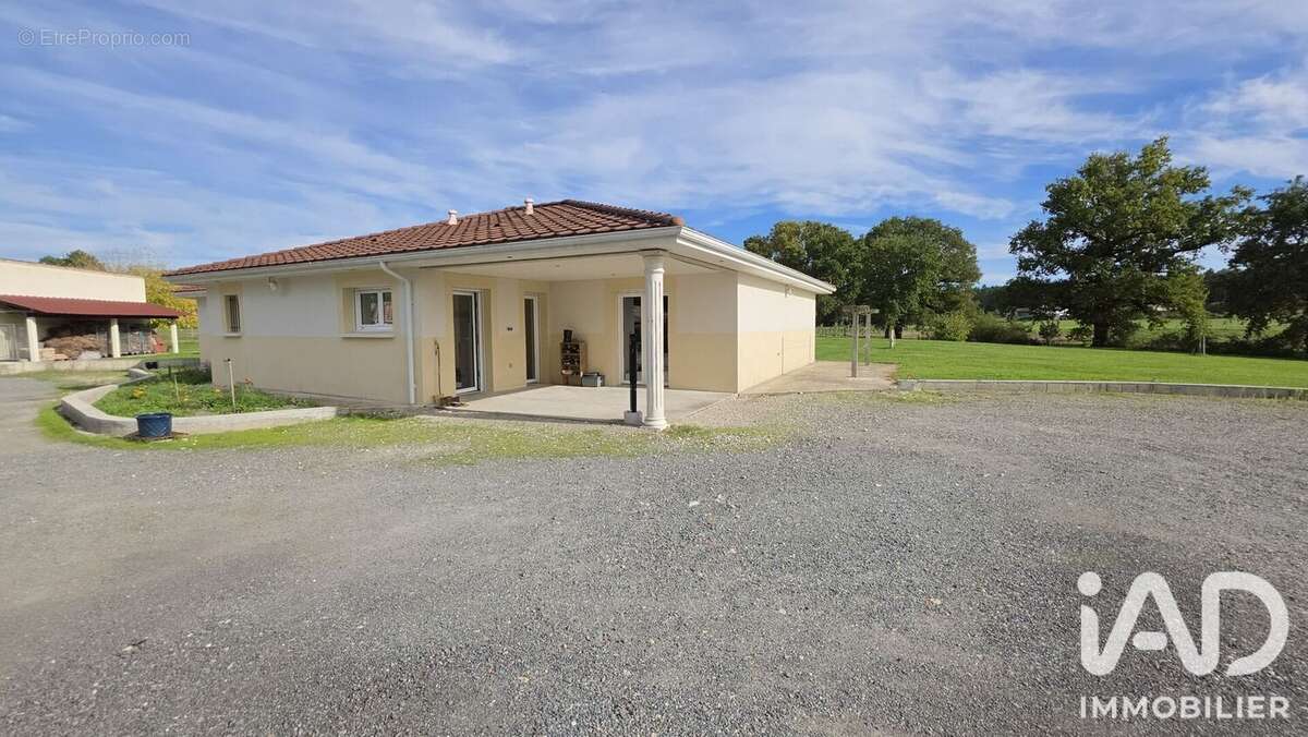 Maison 205 m² à Donnezac  - photo 2