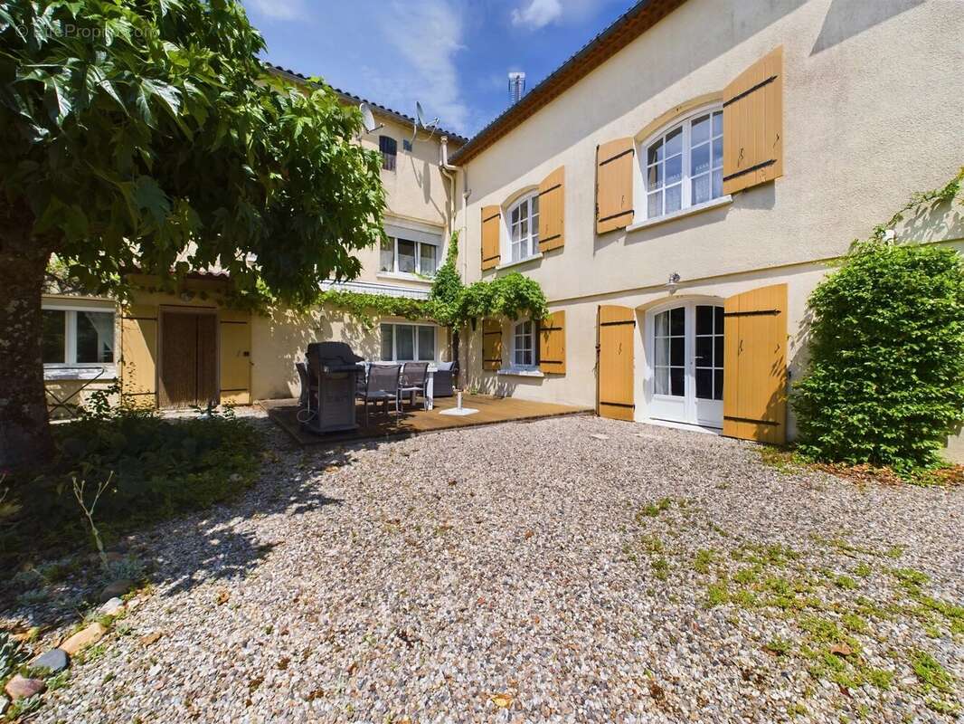 Charmante propriété à multiples habitations avec piscine et potentiel de revenus dans le sud-ouest de la France - photo 19