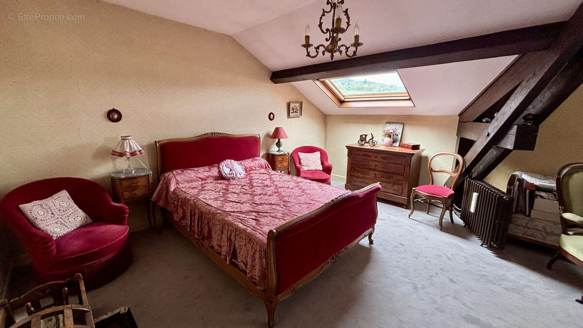 Maison à LES MARTRES-DE-VEYRE