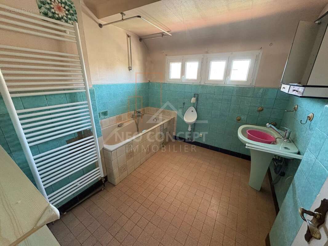 Maison individuelle de 216,55 m2 habitables sur 9,42 ares de terrain sis Kilstett. - photo 7