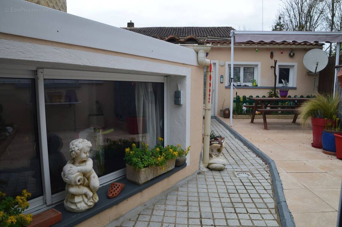 Maison 74 m² à Pons  - photo 1