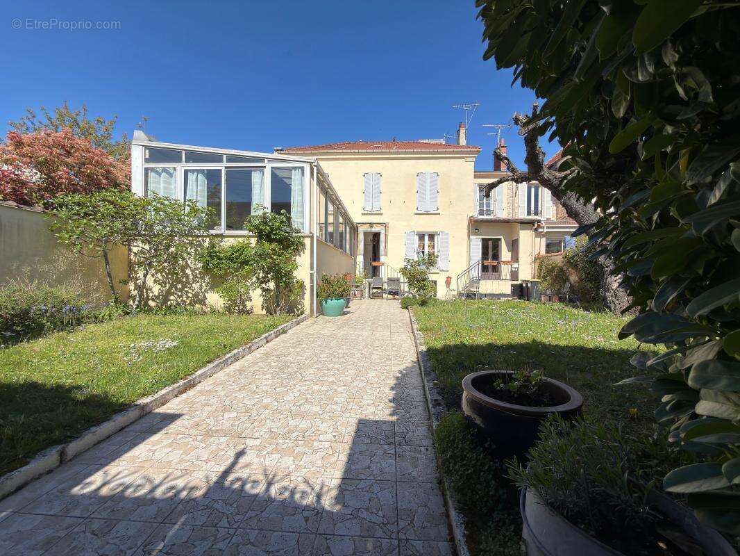 Maison à SAINT-MAUR-DES-FOSSES