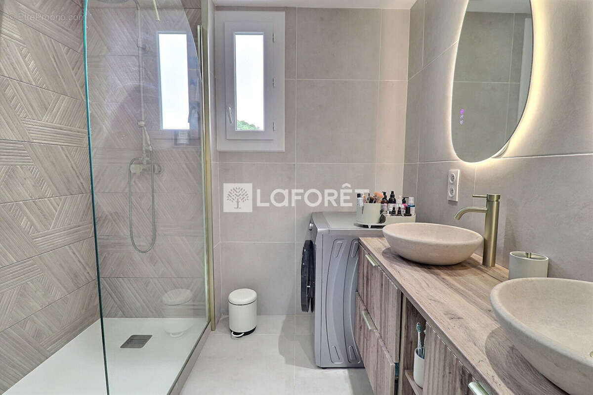 Appartement à CUERS