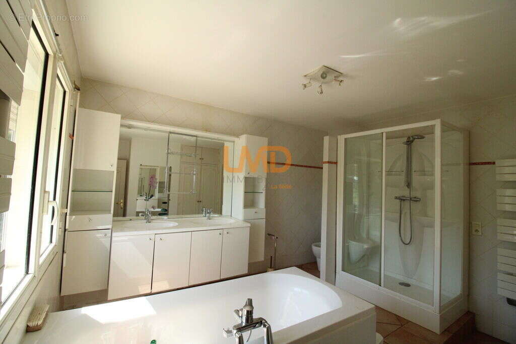 Grande maison avec 2 gîtes indépendants – Piscine - photo 10