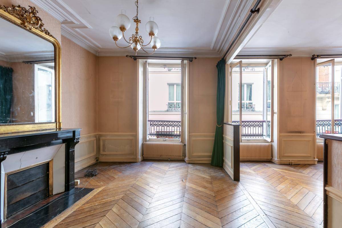 Appartement à PARIS-18E