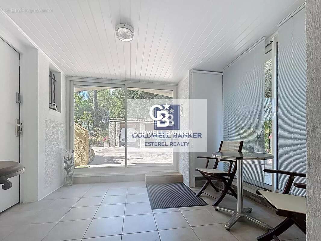 Maison à ROQUEBRUNE-SUR-ARGENS