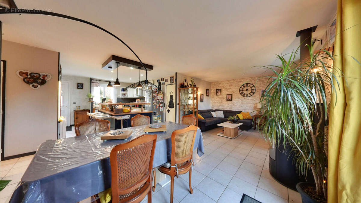 Maison à LUMIGNY-NESLES-ORMEAUX