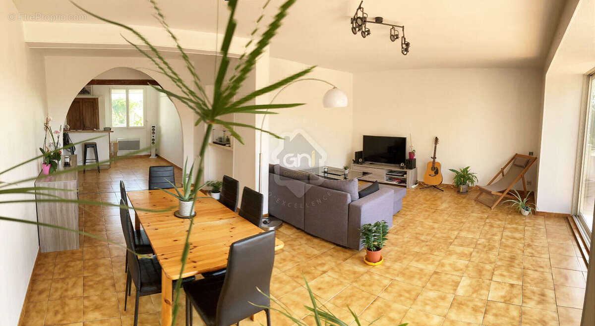 Appartement à PERNES-LES-FONTAINES