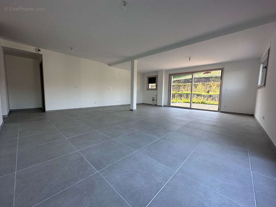 Appartement à REIGNIER