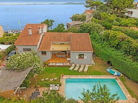 Maison à CARQUEIRANNE