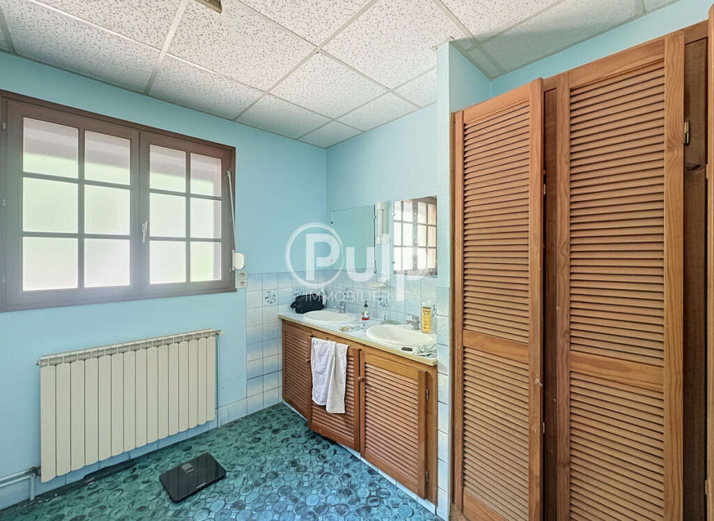 Grande maison familiale de 160 m² avec 6 chambres, terrain de 2 600 m² et sous-sol complet - photo 9