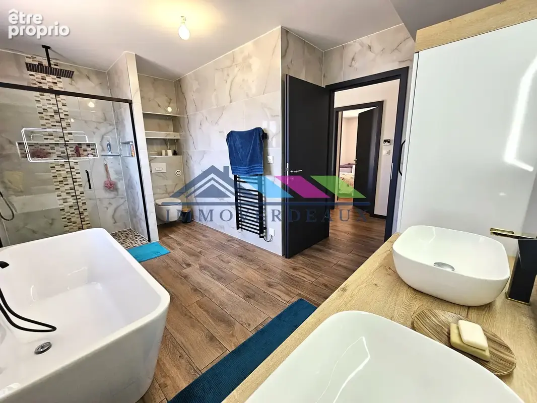 Maison 5 chambres / 2 terrasses / 2 garages - photo 13