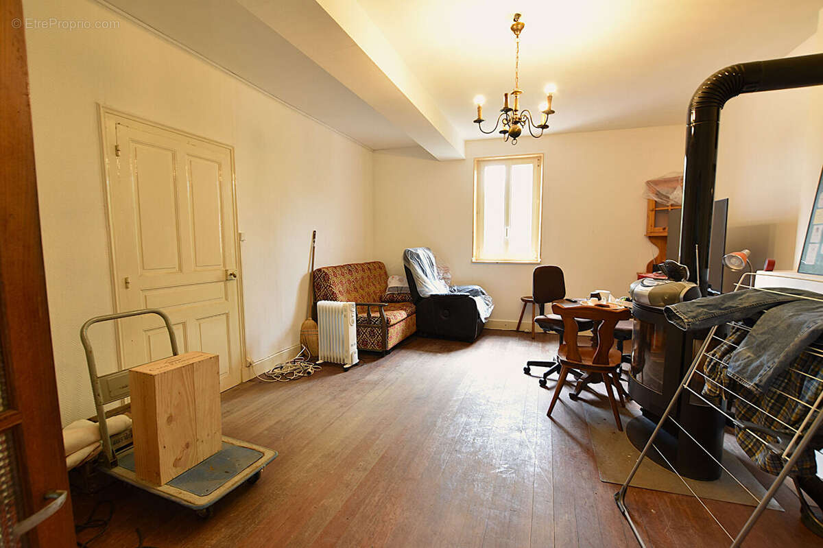 Charmante maison de bourg avec cinq chambres et dépendances sur parcelle de 790 m² : - photo 4