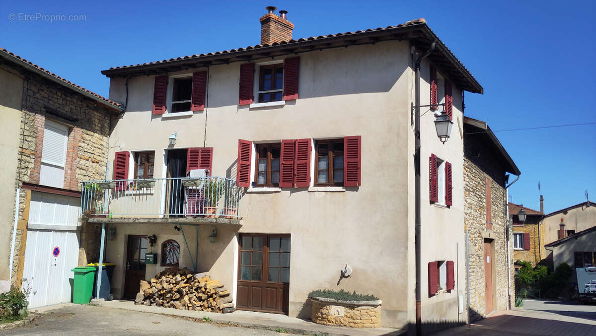 Maison de village en pierres avec balcon - photo 2