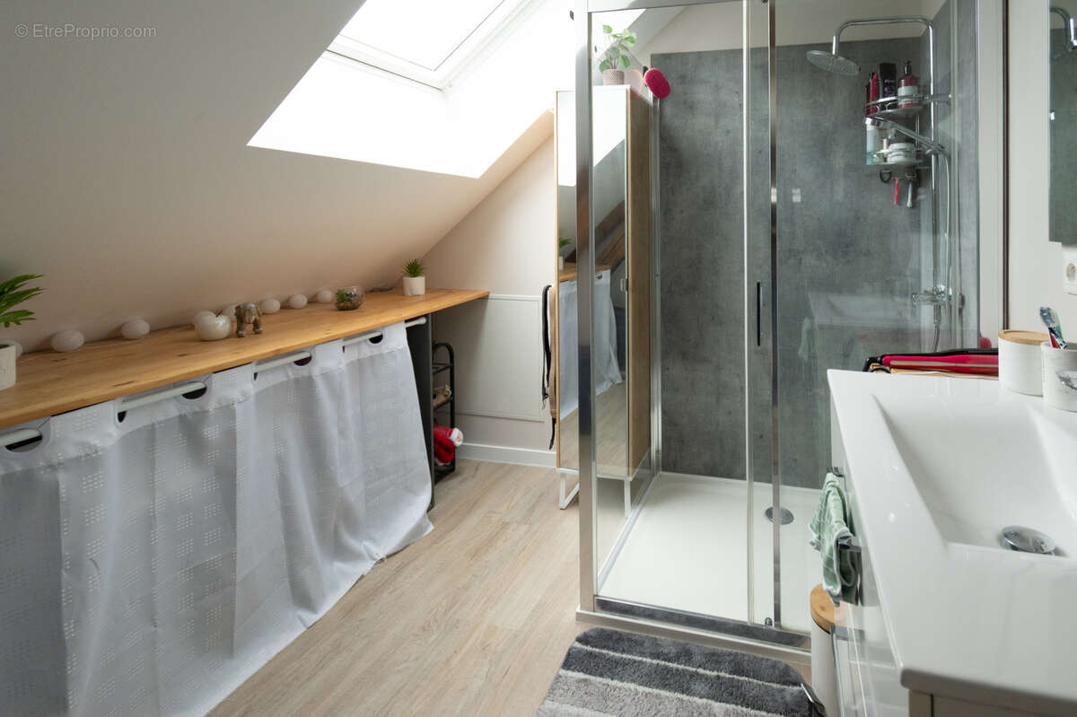 Appartement à FRASNE