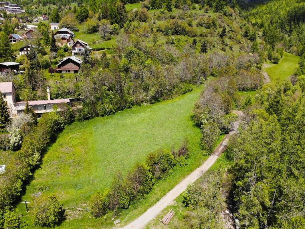 Grand Terrain constructible au village, au Pied de Chaillol 1600 ! - photo 3