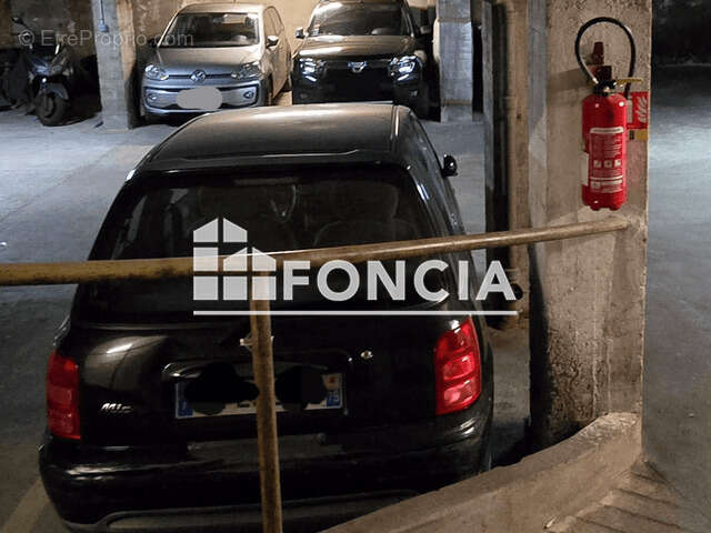 Parking à PARIS-16E