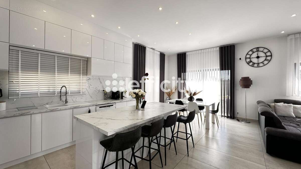 Maison à PIERRELATTE