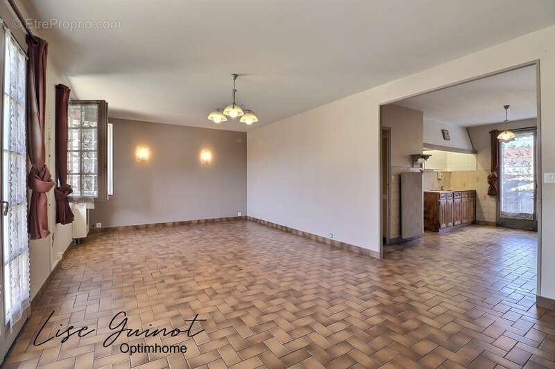 Maison à LES CLAYES-SOUS-BOIS