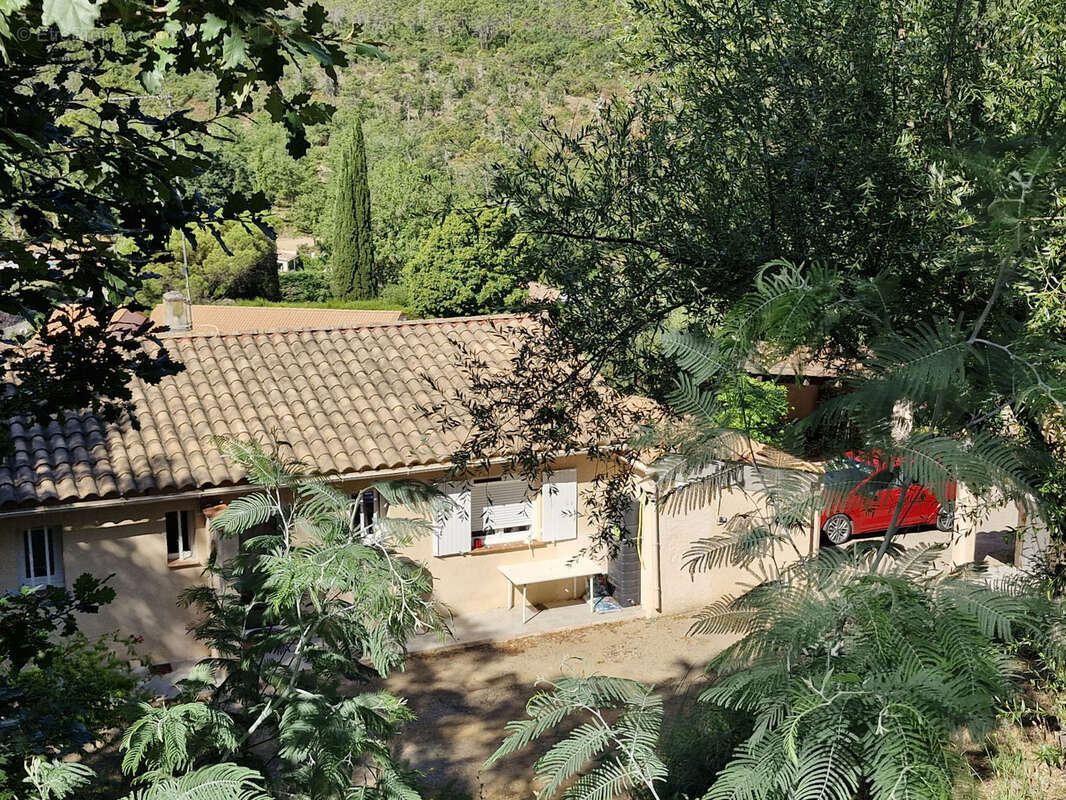 Maison à BAGNOLS-EN-FORET