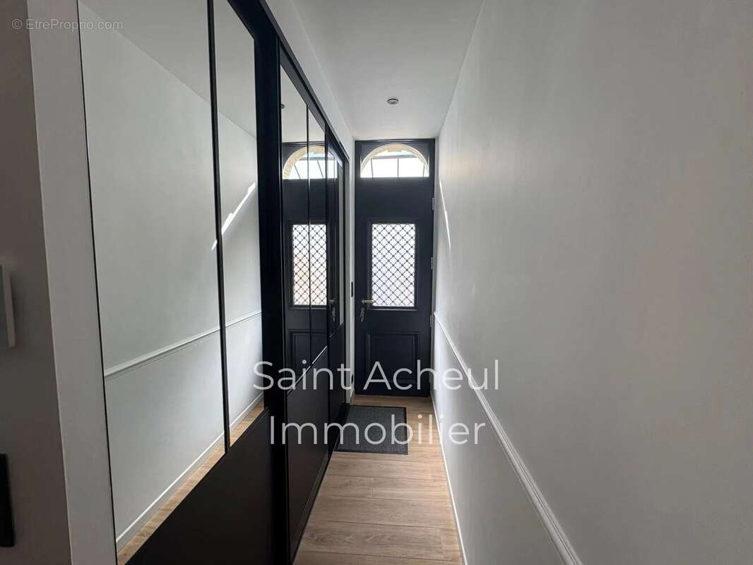 Quartier Saint Acheul / Maison avec Jardin en Retrait de Rue - photo 4