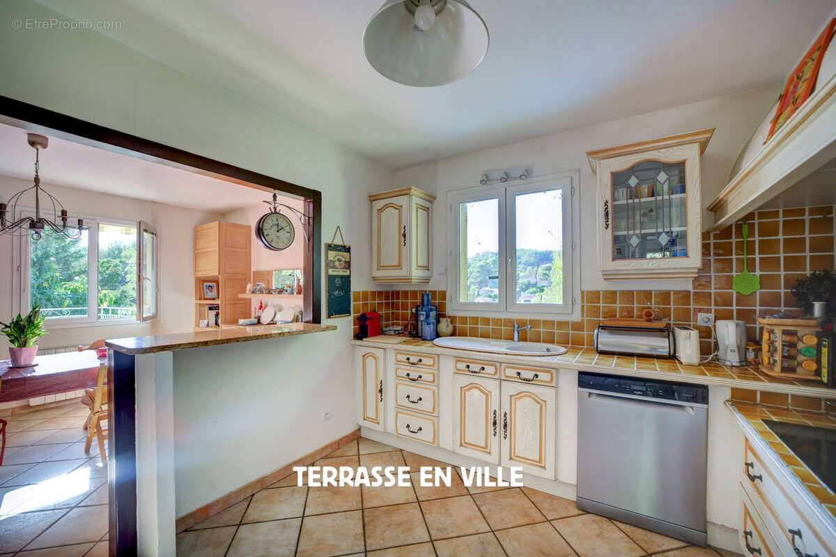 Peypin - villa t6 - 160 m2 - terrain 2000 m2 - piscine- garage - 599 000 € - photo 11