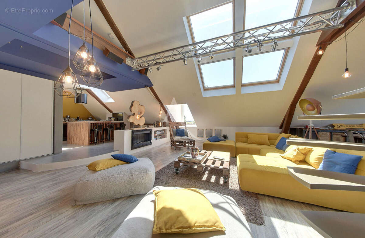 Appartement à CHEVRY-COSSIGNY