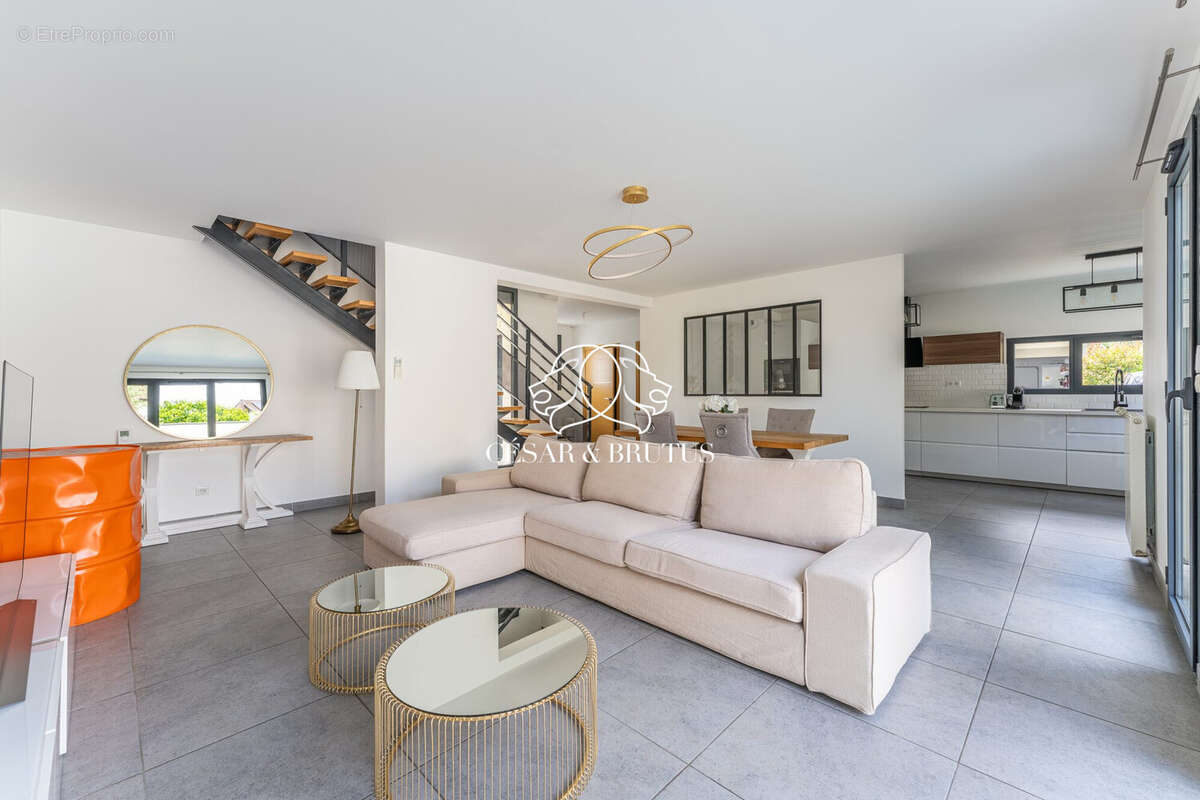 Maison 136 m² à Chassieu  - photo 3