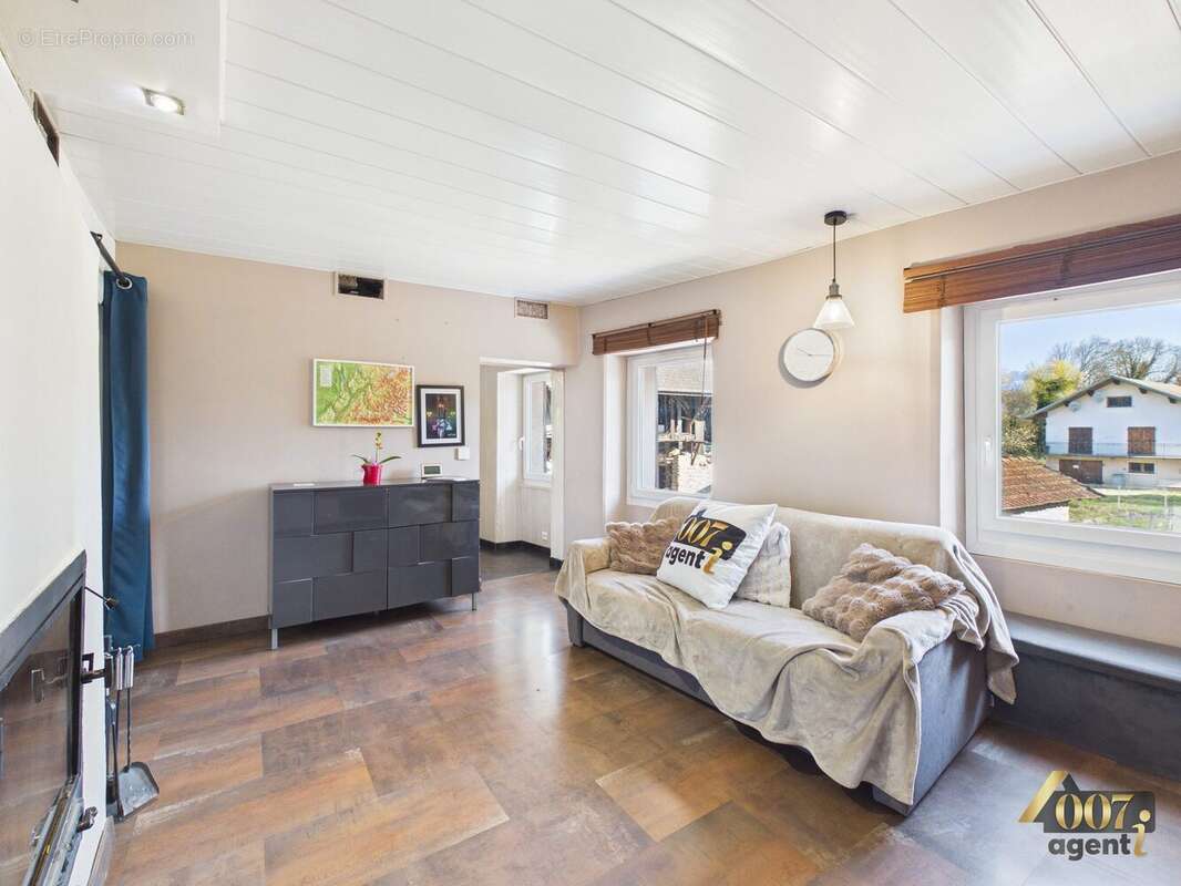 Maison à LES MOLLETTES