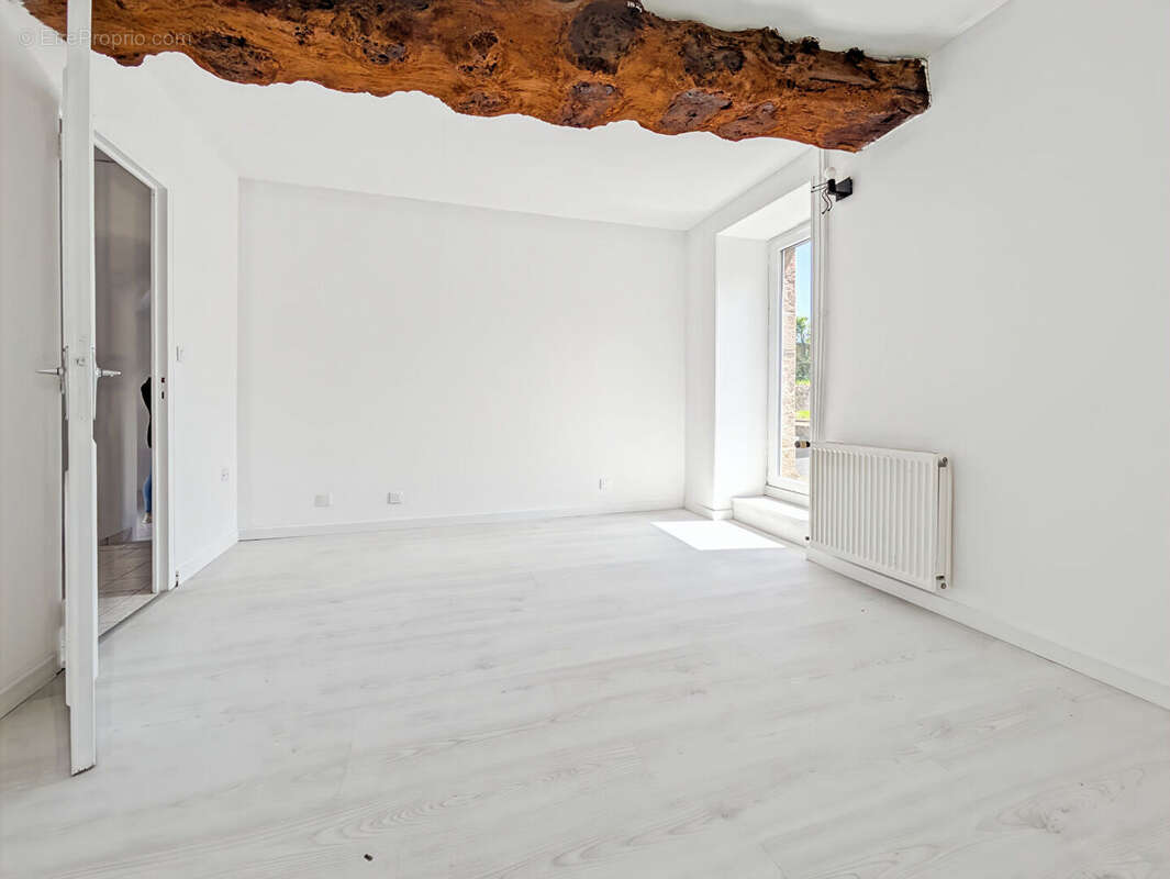 Maison à vendre - en pierre - 5 chambres - 158 m²  Sougeal - Jardin 890 m² - photo 6