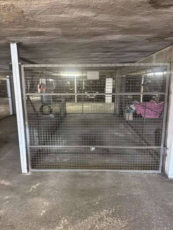 Parking à MARSEILLE-7E