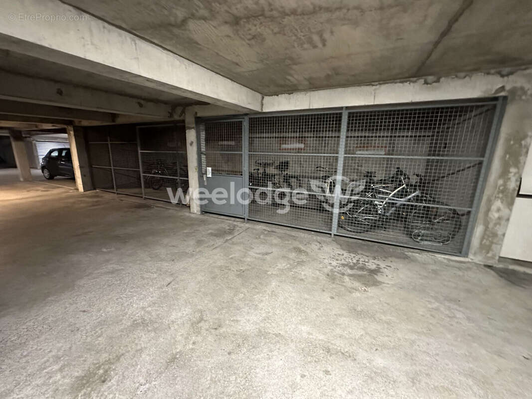 PARKING VELOS - Appartement à NANTES