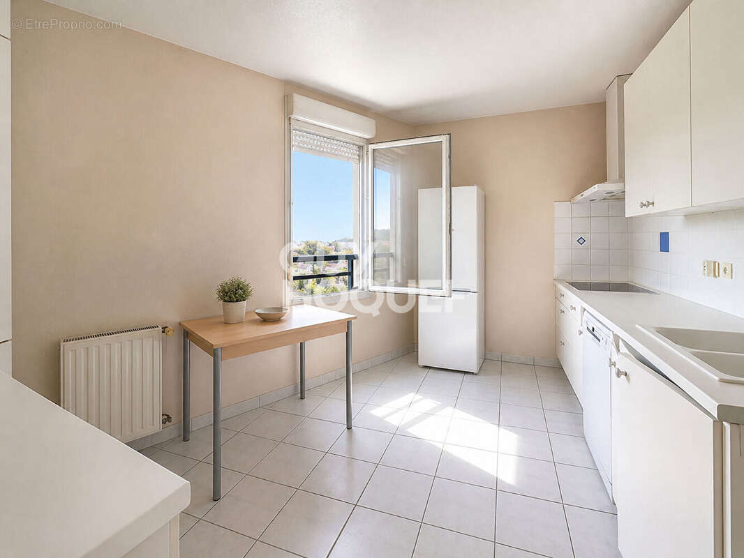 Appartement à MEYZIEU