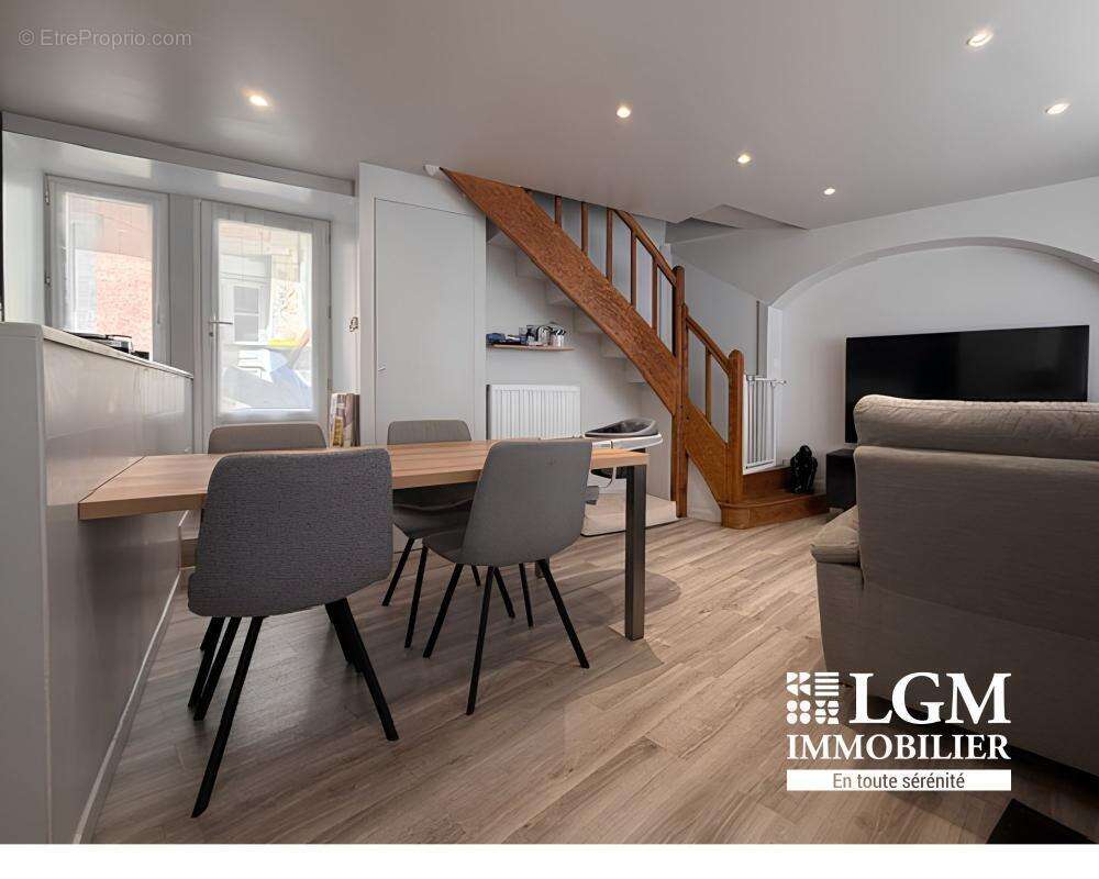 63730 LES MARTRES-DE-VEYRE, maison de bourg entièrement rénovée – 71 m², 3 pièces – - photo 6