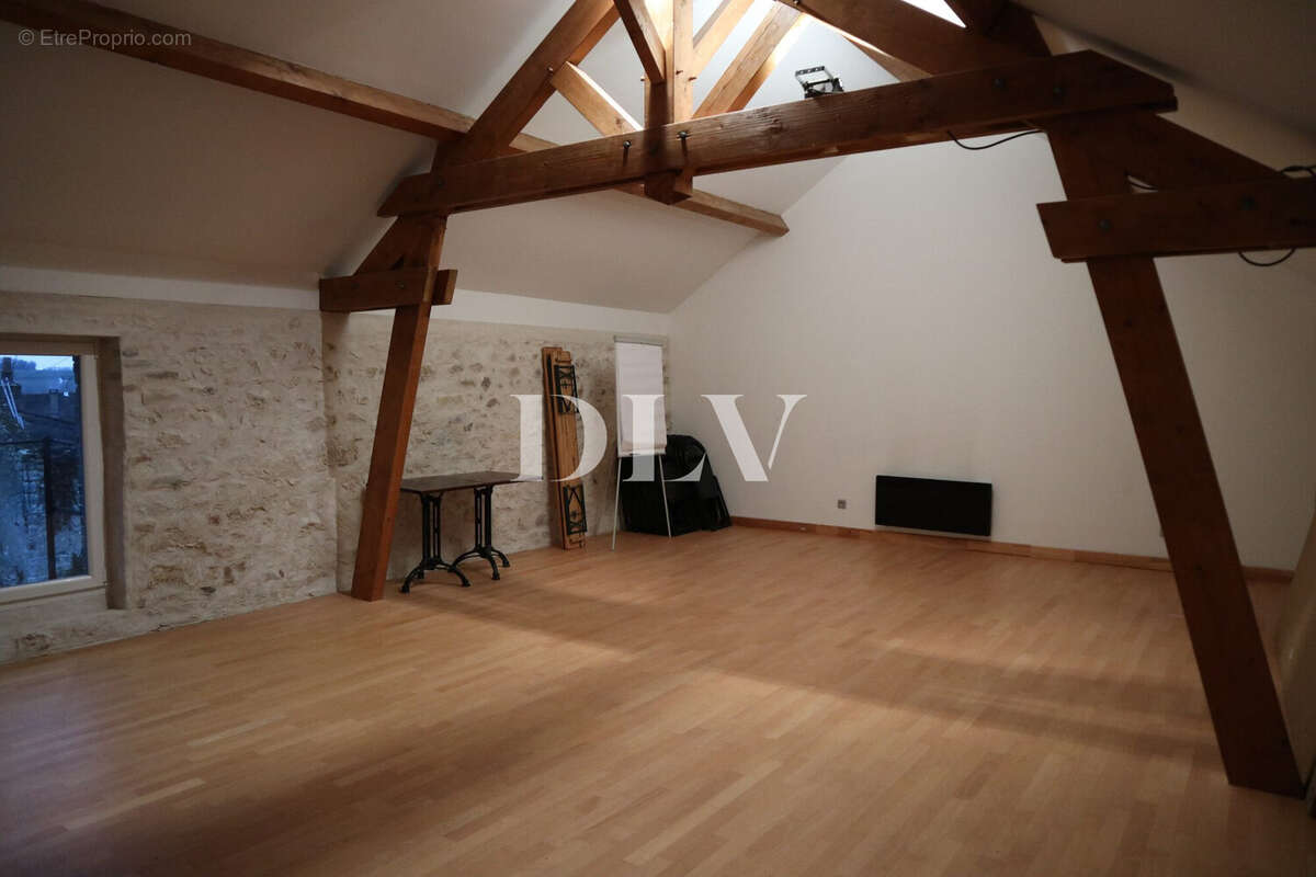 Terrain à MONTEREAU-FAULT-YONNE