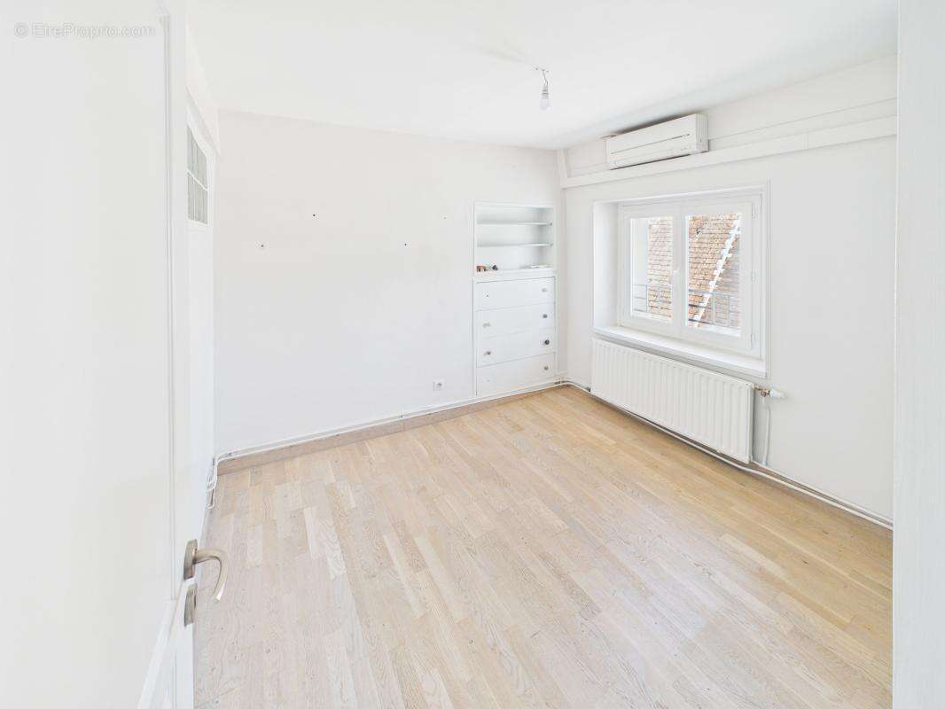 CHAMBÉRY HISTORIQUE - T4 de109.22m² en dernier étage avec cave et greniers - photo 12
