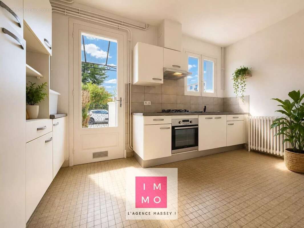 Maison familiale sur deux niveaux – 3 /4  chambres, double garage - photo 6
