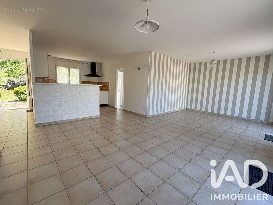 Maison 104 m² à Brain-Sur-Allonnes  - photo 2