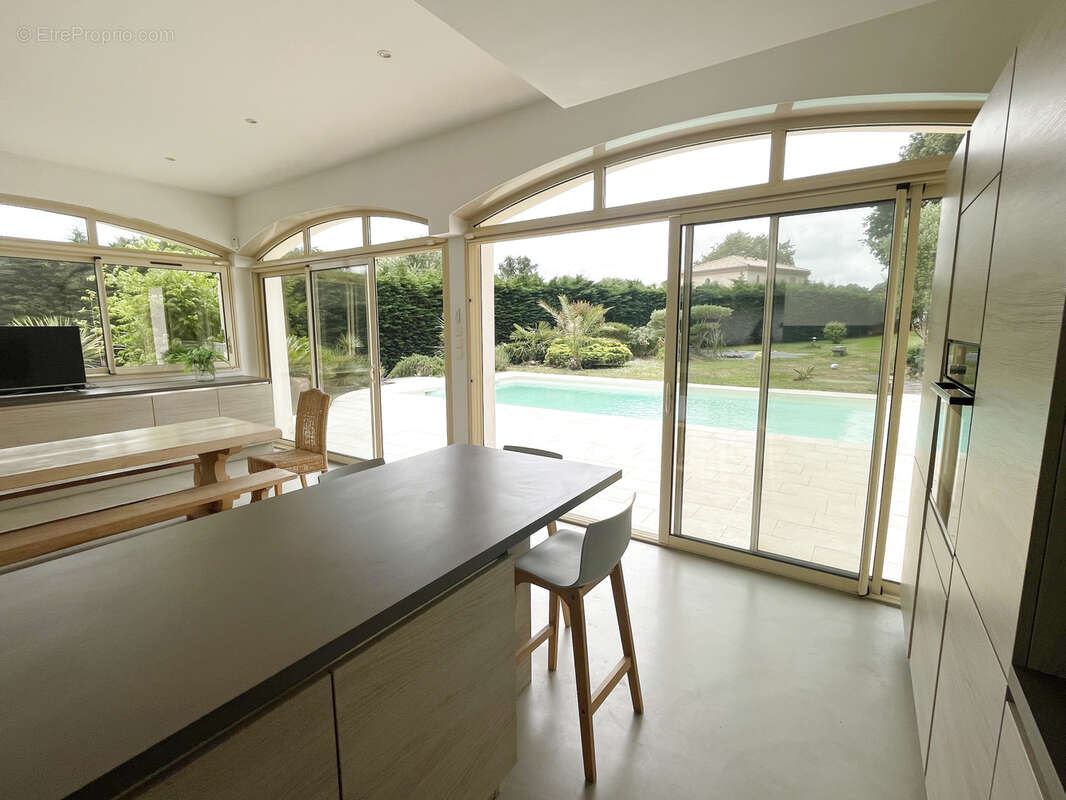 Maison à AMBARES-ET-LAGRAVE