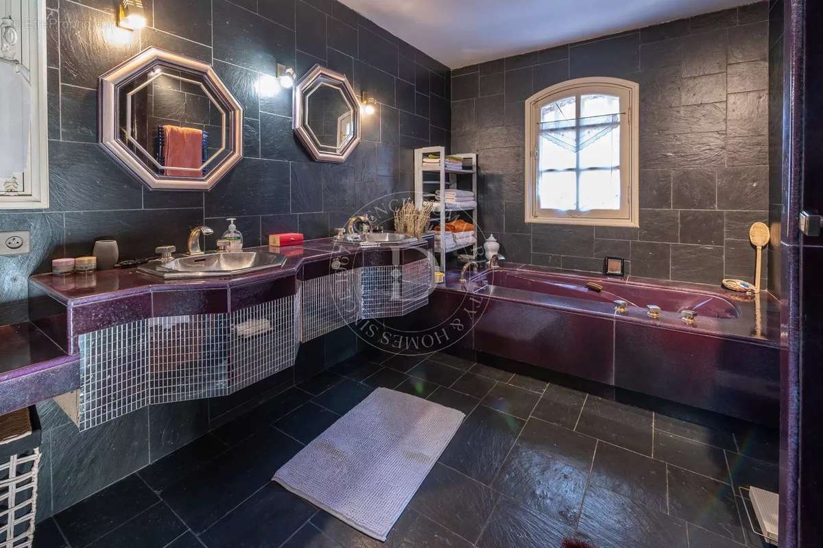 Maison à PUGET-THENIERS