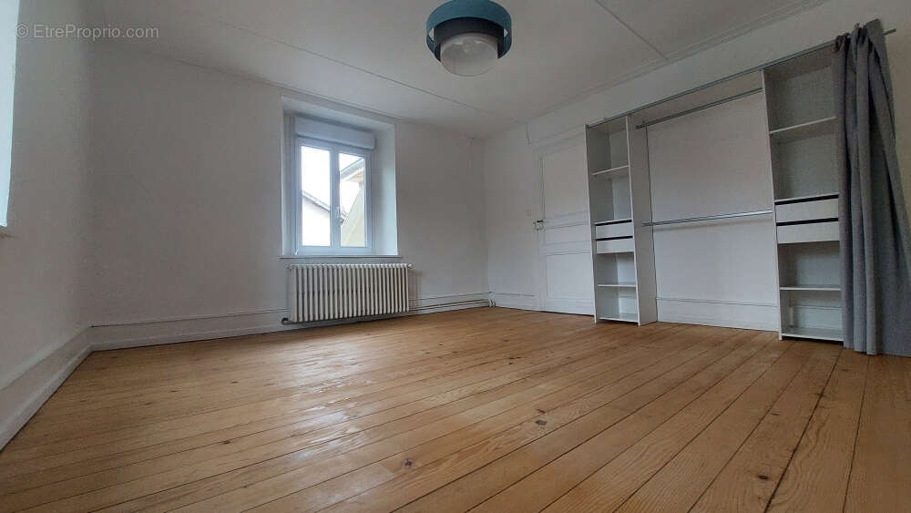 Maison à PONT-DE-ROIDE