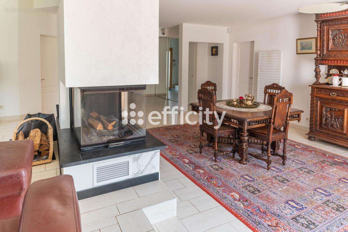 Maison à SAINT-ETIENNE-DE-MONTLUC