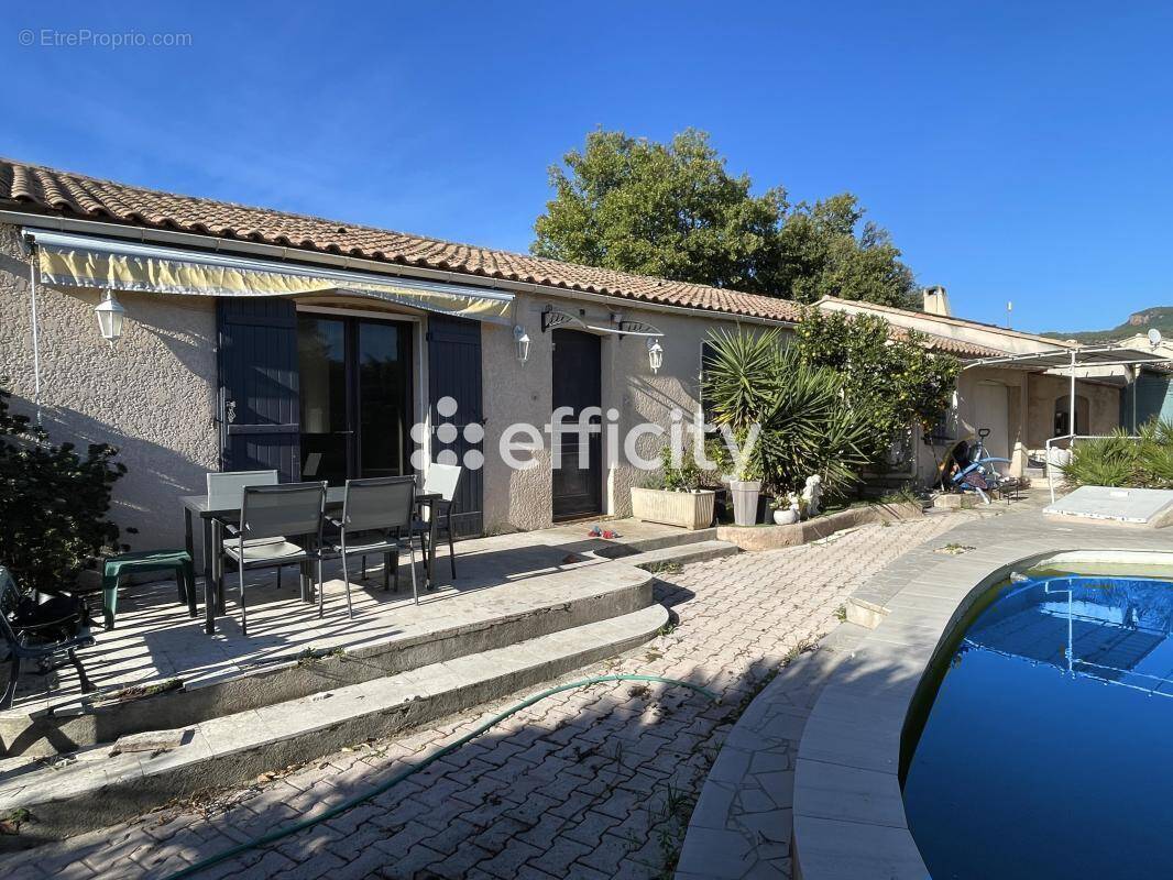 Maison à ROQUEBRUNE-SUR-ARGENS